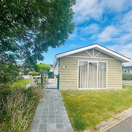 2 Bedroom Beautiful In Semesterbostad *