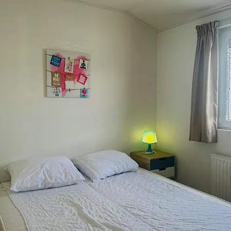 2 Bedroom Beautiful In Dom wakacyjny *