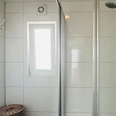 Semesterbostad 2 Bedroom Beautiful In