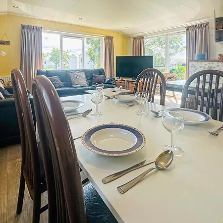 2 Bedroom Beautiful In Semesterbostad