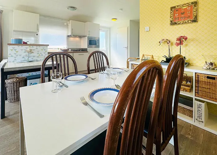 2 Bedroom Beautiful In *